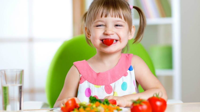 Kendileri Küçük, Faydaları Büyük: Çocuk Beslenmesinde Vitaminlerin Anlam ve Önemi