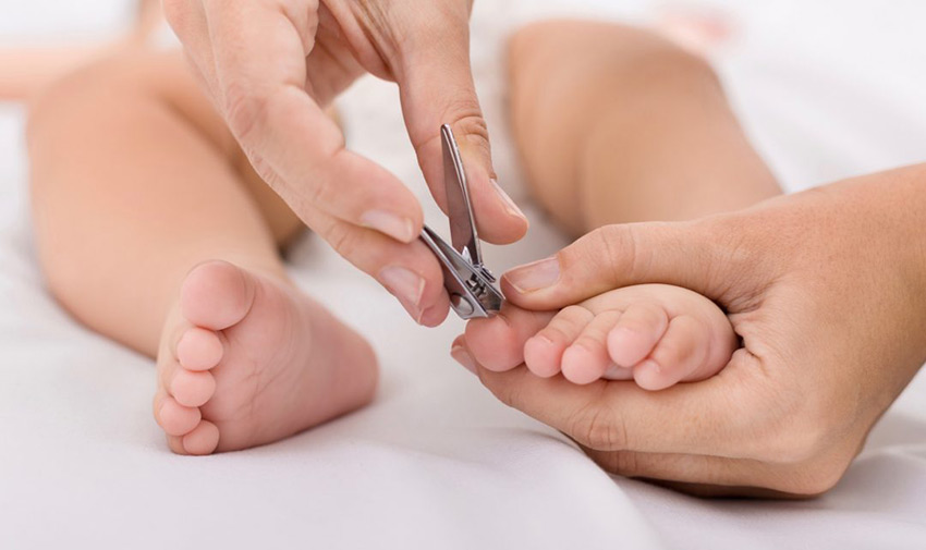 Bebeklerde Tırnak Batması Sorunu