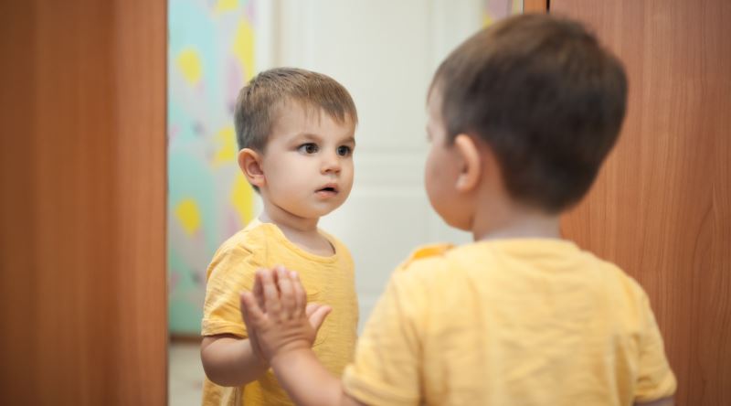 Çocuğun Kendi Kendine Konuşması Normal mi?