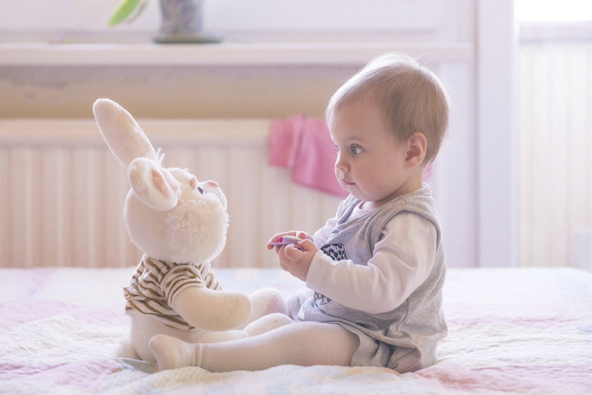 bebekler kaçıncı ayda oturur oturan bebek