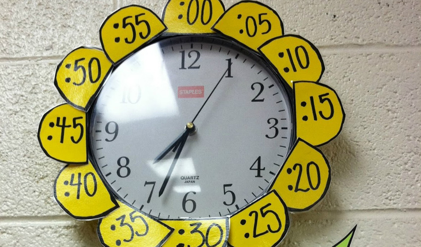 Analog saat öğrenmek kol saatinde saatin kaç olduğunu nasıl anlarız