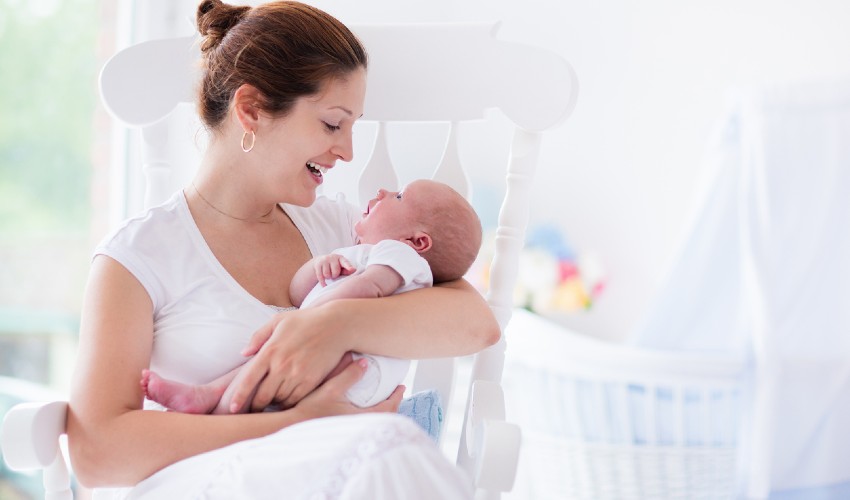 bebek kucakta nasıl tutulur