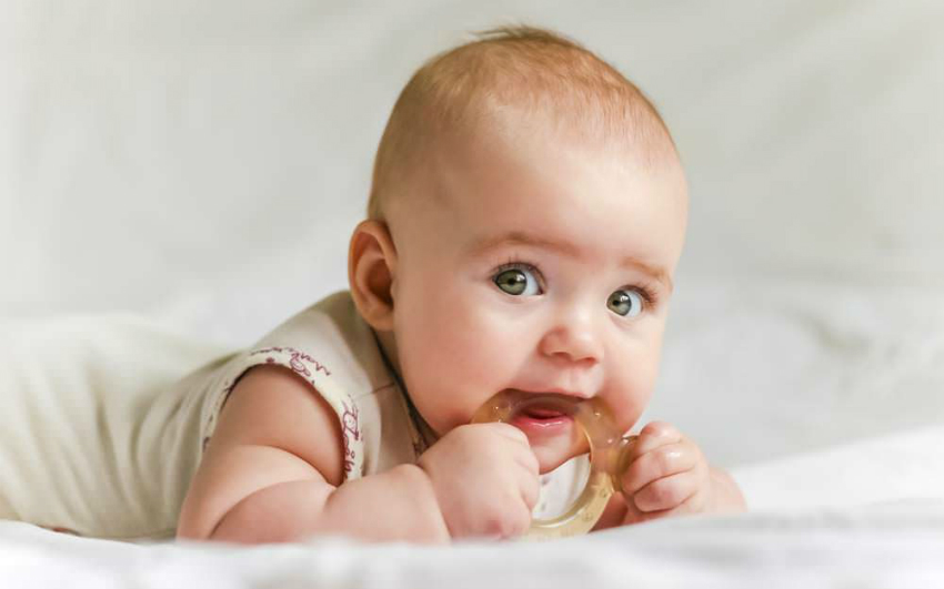 bebeklerde diş kaşıyıcı kullanımı Bebeklerde diş kaşıntısı için bebek diş kaşıyıcısı
