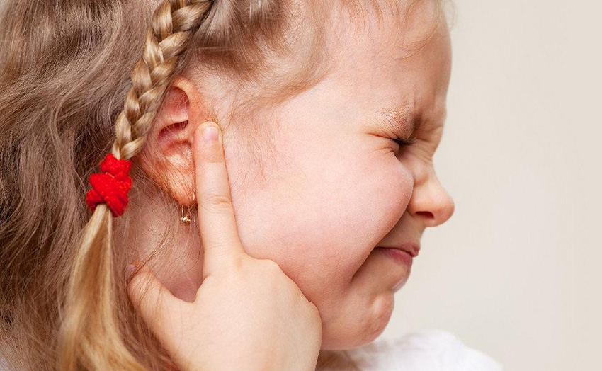 Bebeklerde orta kulak iltihabı belirtileri nelerdir