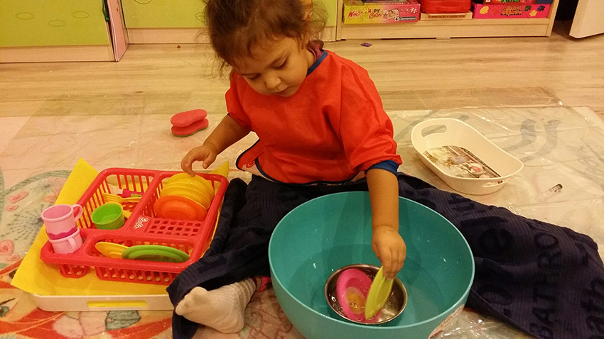 2 yaşındaki çocuğumla neler yapabilirim 2 yaş montessori oyuncakları