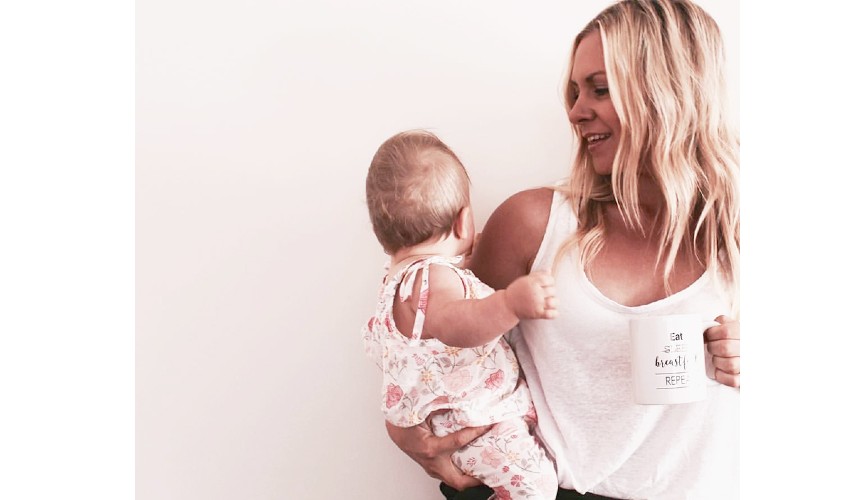 kucakta bebek taşıma